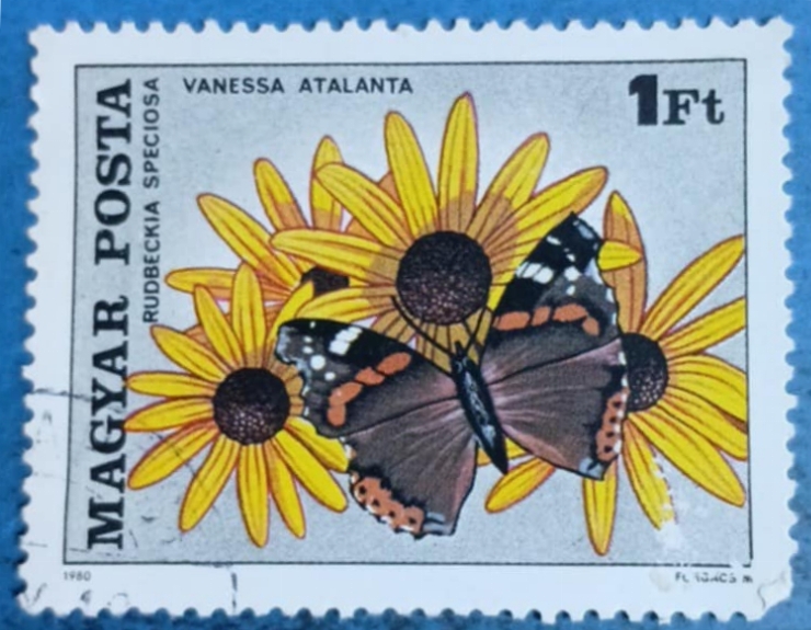  Timru poștal - „Armonia naturii: Vanessa atalanta și Rudbeckia speciosa pe timbru maghiar”