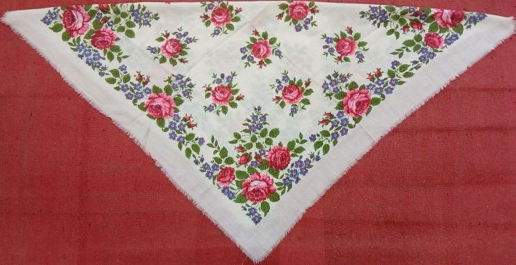 Basma cu decor floral imprimat