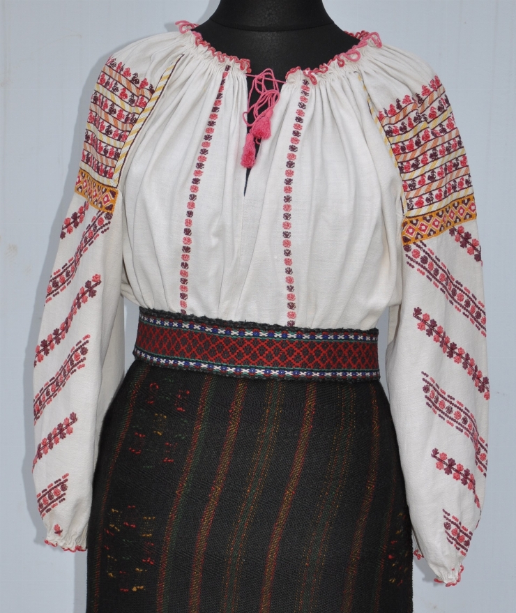 Cămașă încrețită la gât