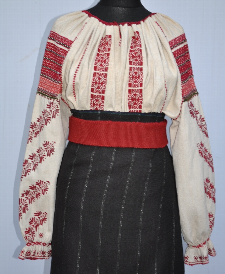 Cămașă încrețită la gât