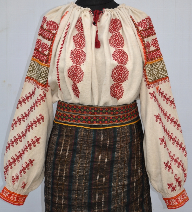 Cămașă încrețită la gât