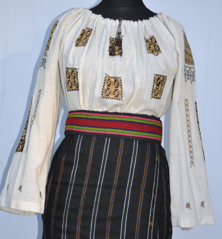 Cămașă încrețită la gât