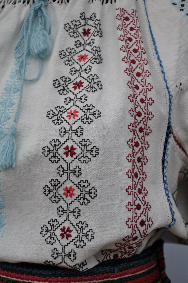 Cămașă încrețită la gât