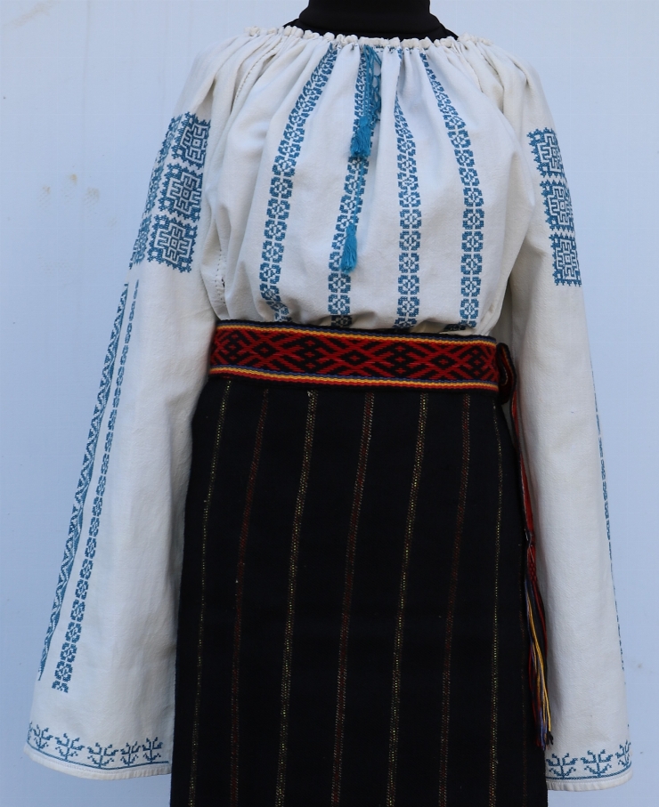 Cămașă încrețită la gât