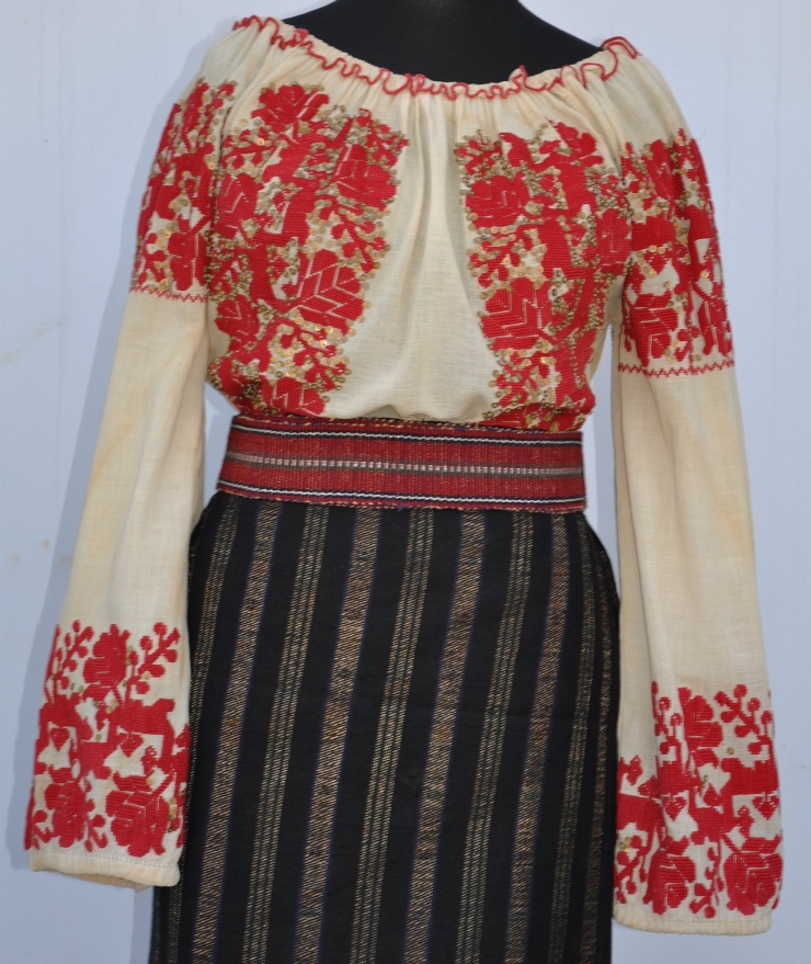 Cămașă încrețită la gât