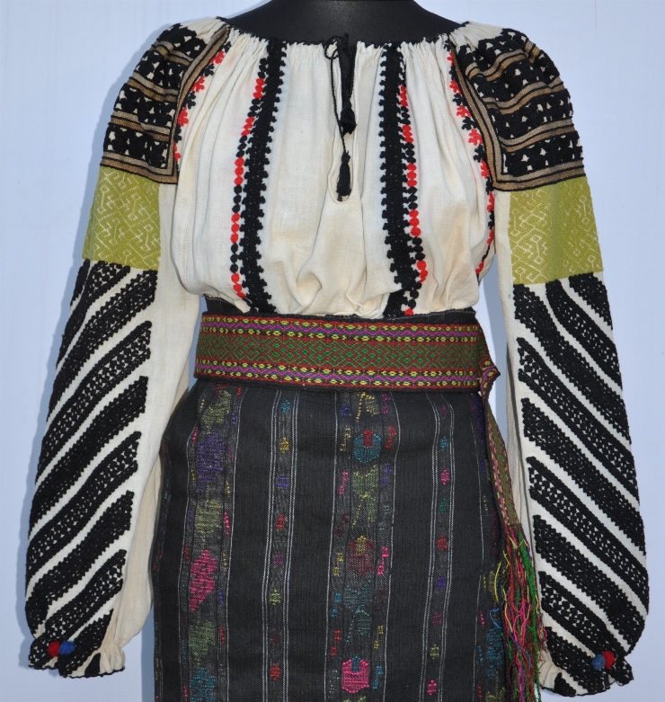 Cămașă încrețită la gât