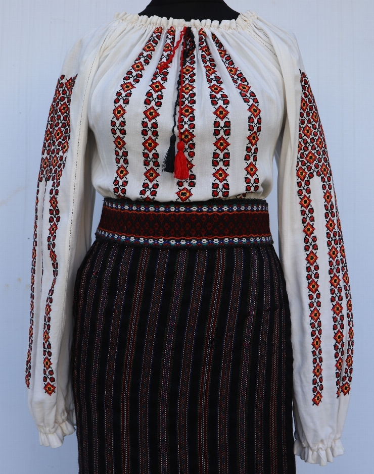 Cămașă încrețită la gât