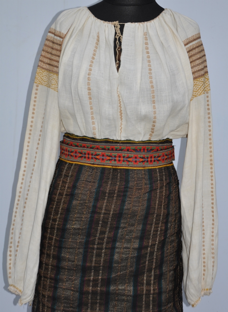 Cămașă încrețită la gât