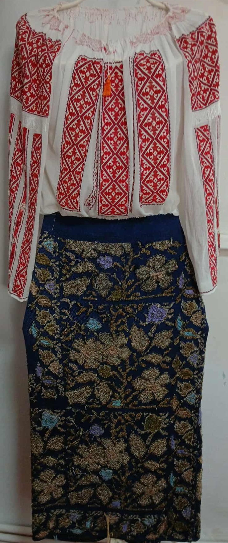 Costum tradițional femeiesc