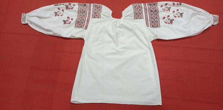 Ie tradițională femeiască