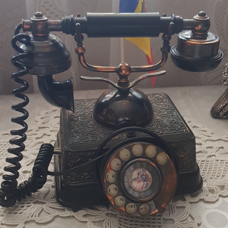 Telefon cu dispozitiv