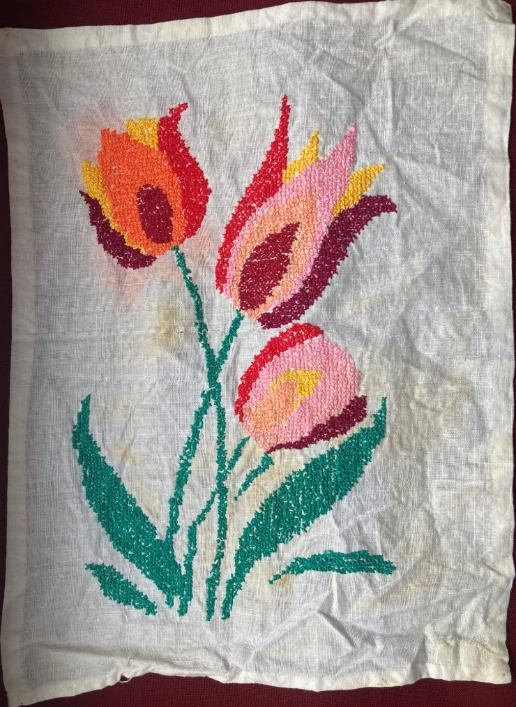Milieu, Broderie