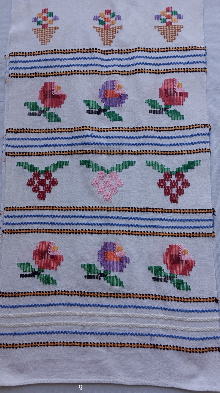 Ștergar cu motive florale și struguri