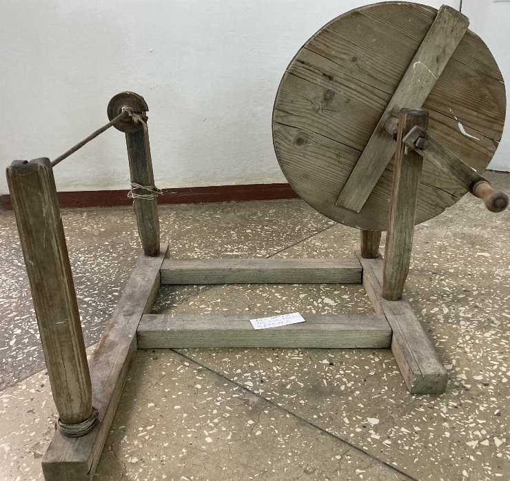 Instalație manuală de depănare a firului de țesut