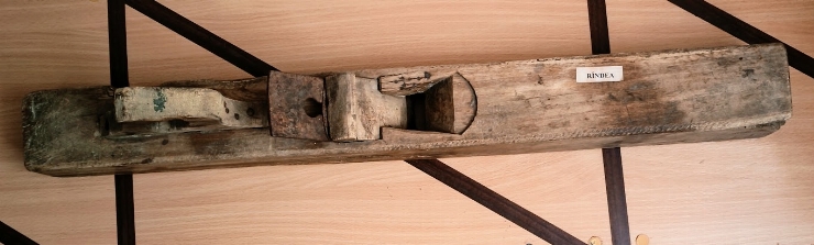 Ocupații,  ( unelte, ustensile )   Rândea - fățuitor