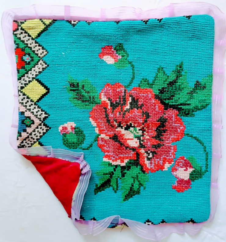 ETN  Broderie . Față de pernuță