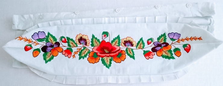 Ocupații   casnice.  Față   de   pernă