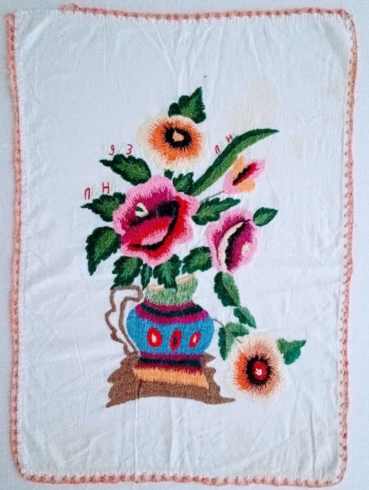 Broderie.  ,,Vază  cu  flori ”