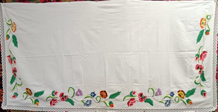 Ocupații   casnice.   Cearșaf    brodat