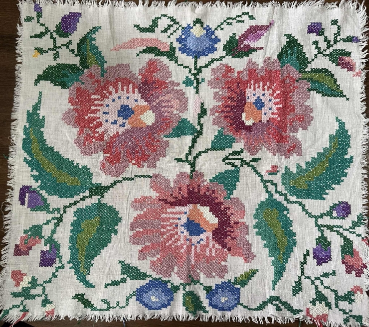 Cusutură decorativă cu flori