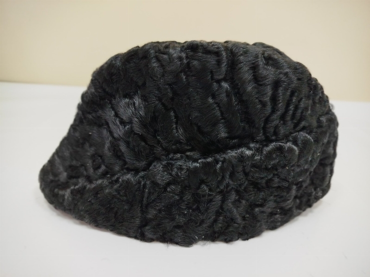 Căciulă din blană de miel astrahan