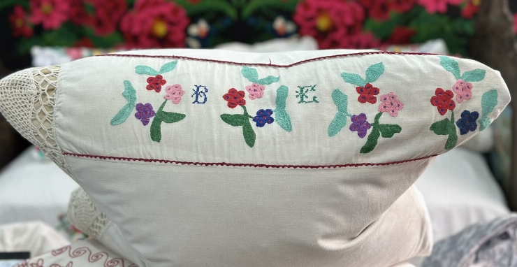 Față de pernă brodată/ croșetată