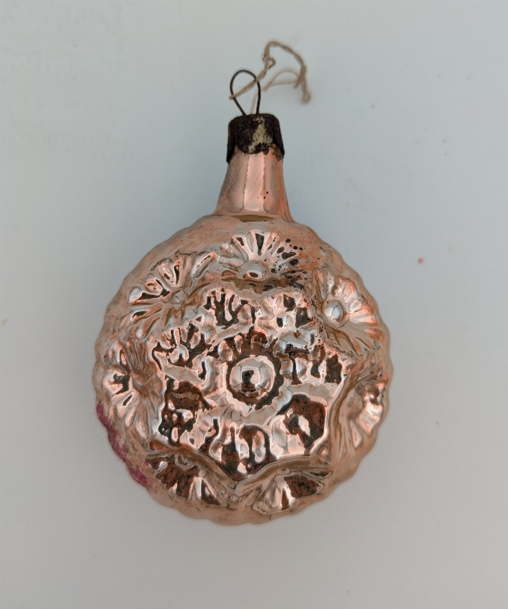 Decorațiune pentru pomul de Crăciun- medalion cu fulgi de nea. 