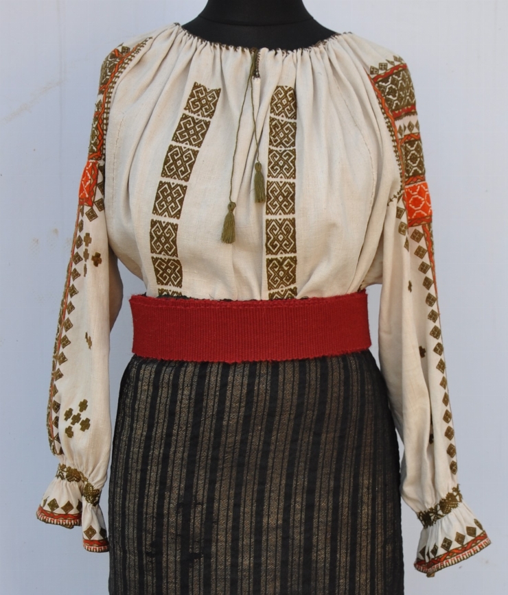 Cămașă încrețită la gât