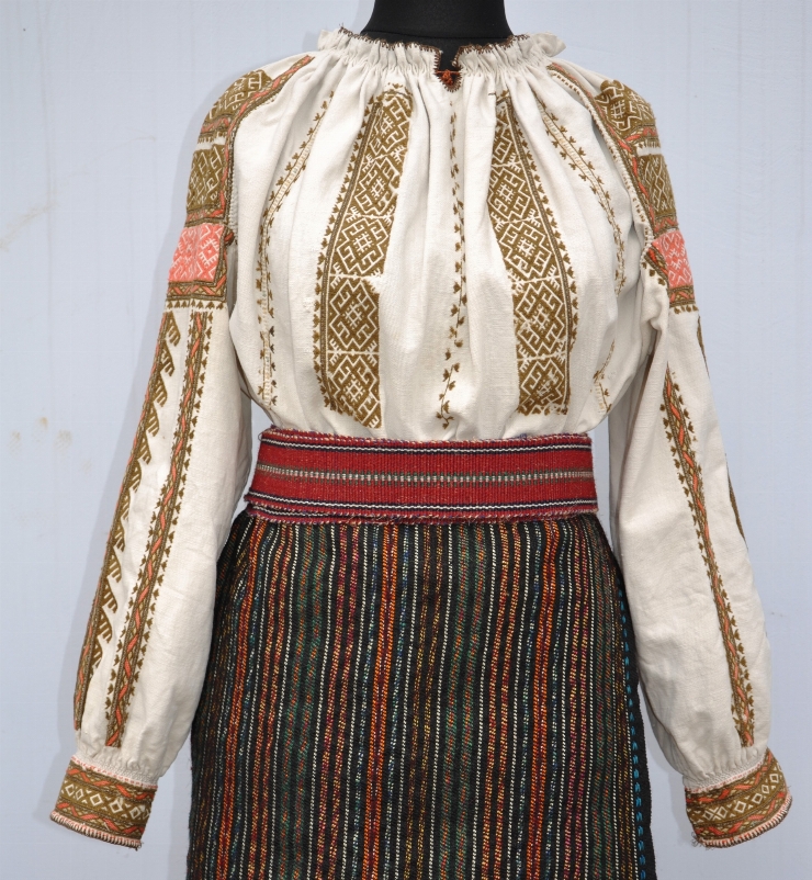 Cămașă încrețită la gât