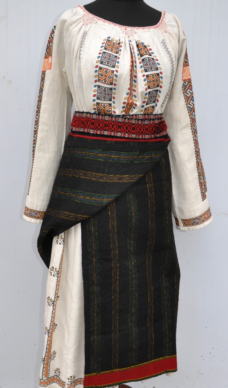 Cămașă încrețită la gât