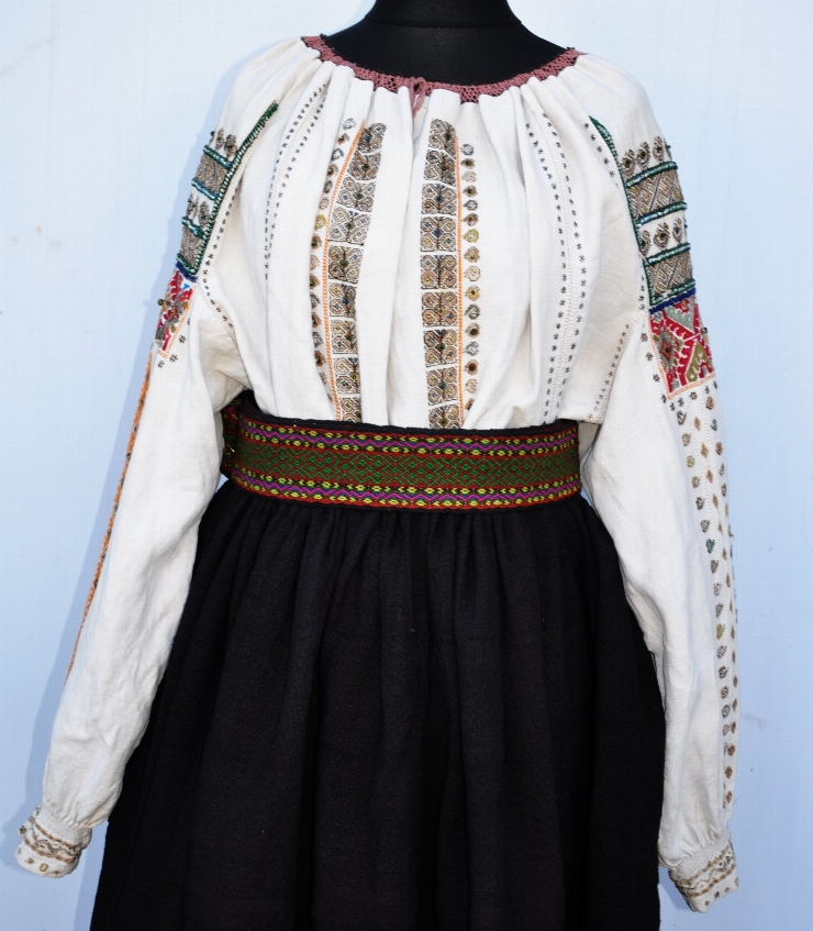 Cămașă încrețită la gât