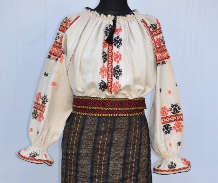 Cămașă încrețită la gât