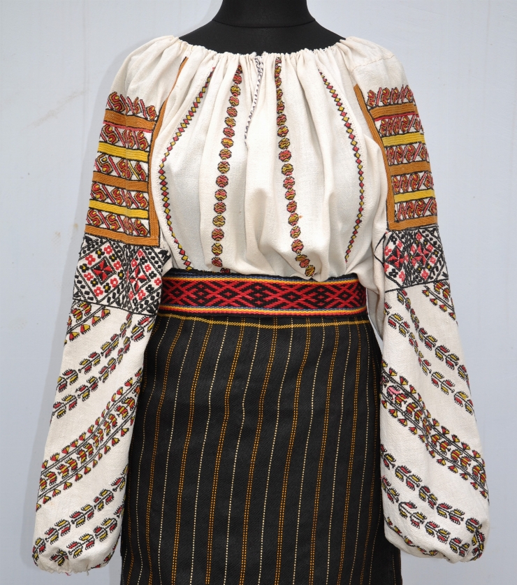 Cămașă încrețită la gât